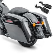 Set: Seitenkoffer Stretched für Harley Touring Modelle 2014-2021 Black + Sozius Fussrasten Set mit Halter für Harley Street Glide 06-20 W1_1